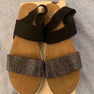 So black sparkly strapy sandals. Never worn, size 9.5.